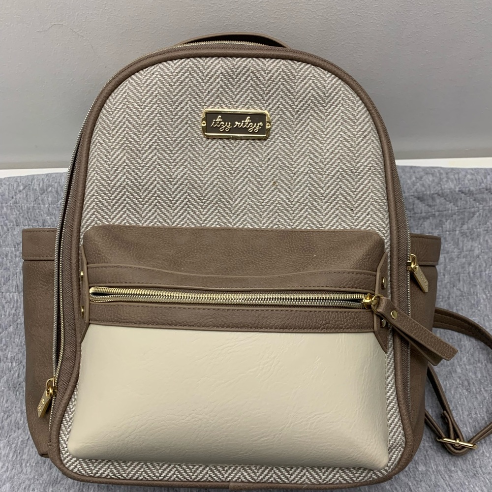 Itzy ritzy vanilla latte mini bag & packing cubes